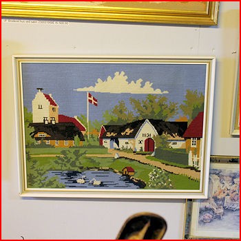 Broderet landsby m/gadekær