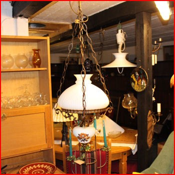 Ældre lampe m/hvid skærm